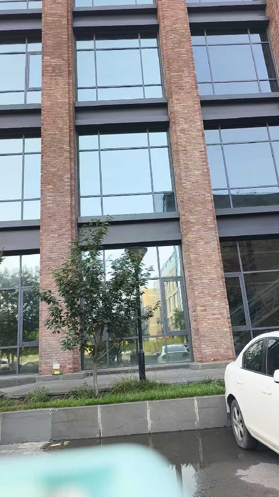 北京玻璃贴膜只出工人 | 有经验施工队上门，承接写字楼、商场、别墅工程‌